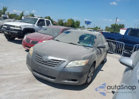 2008 Toyota Camry Le z USA, uszkodzony, nr VIN 4T4BE46K28R038944